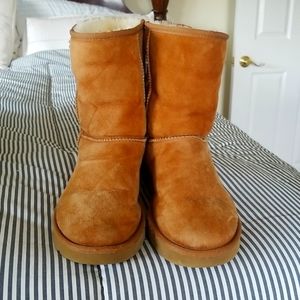 Women brown Uggs